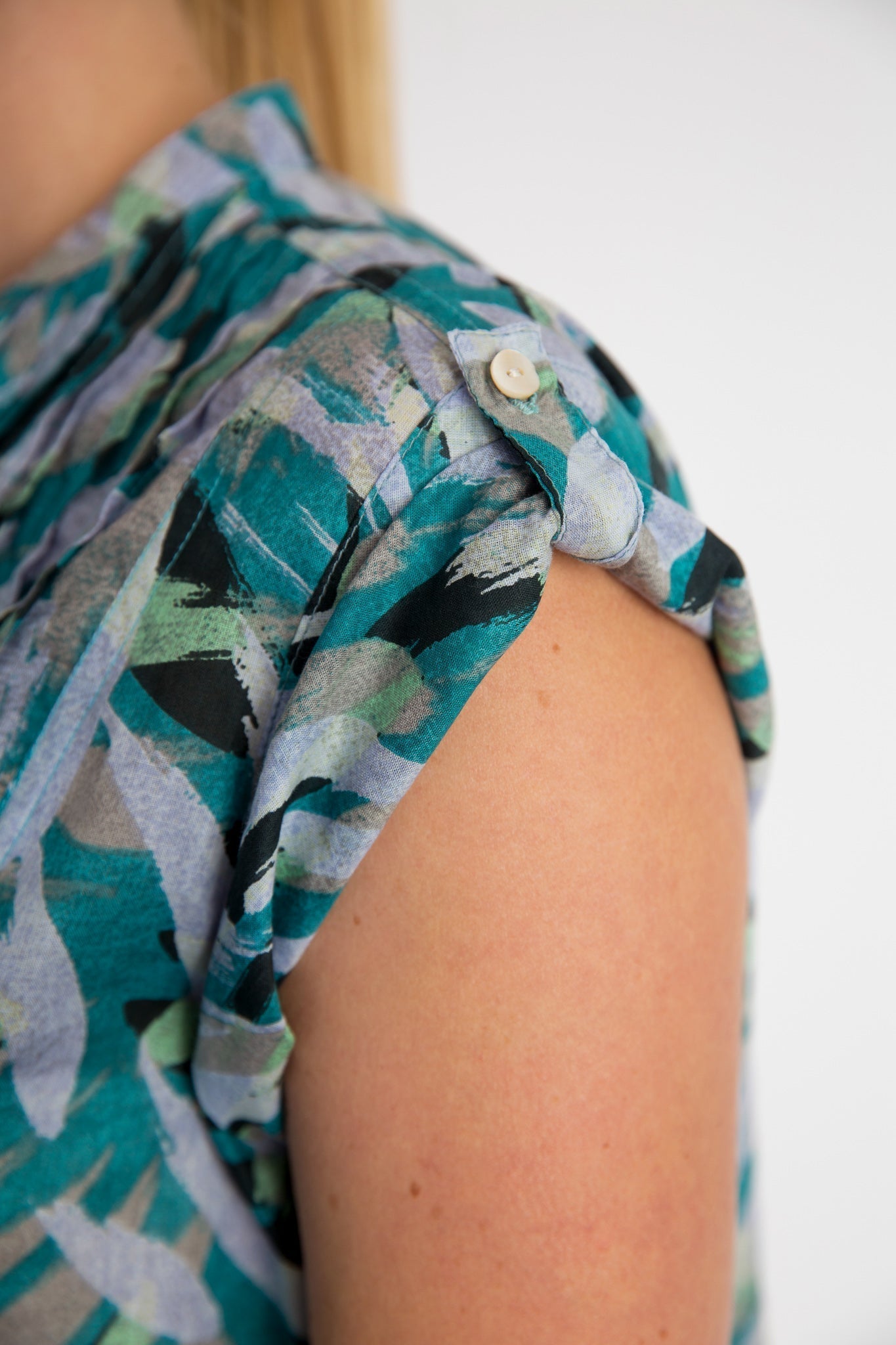 Magnetic Cap Sleeve Shirt in Royal Blue Floral