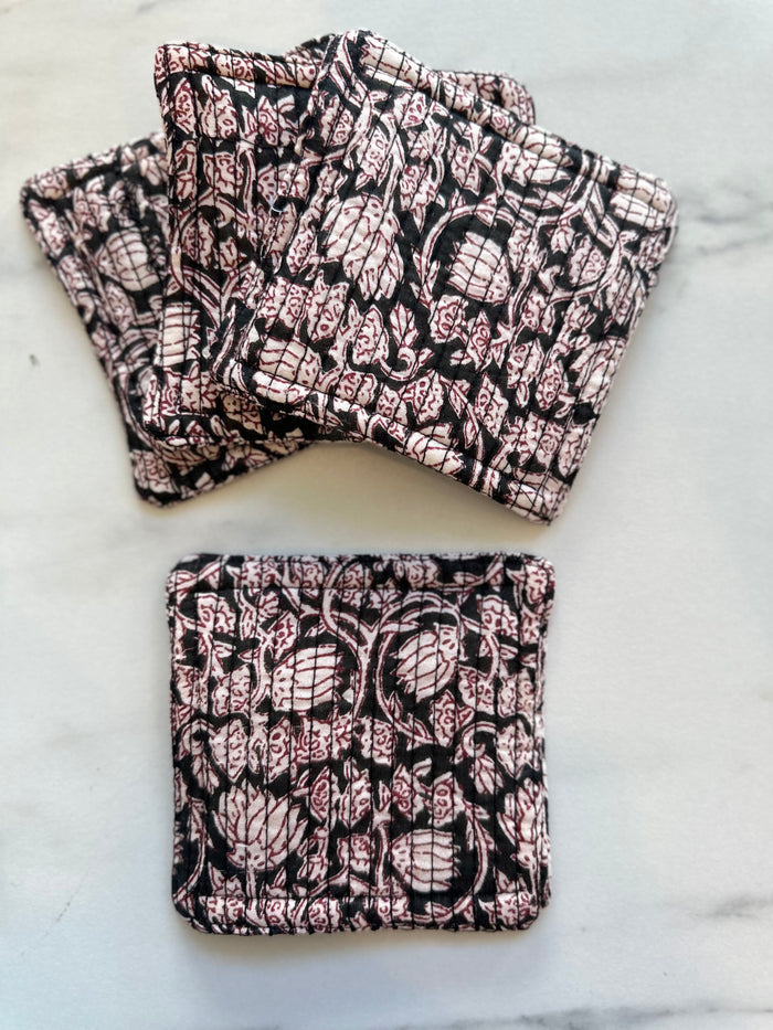 4" square / black/red/white