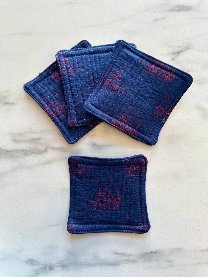 4" square / navy/red insect